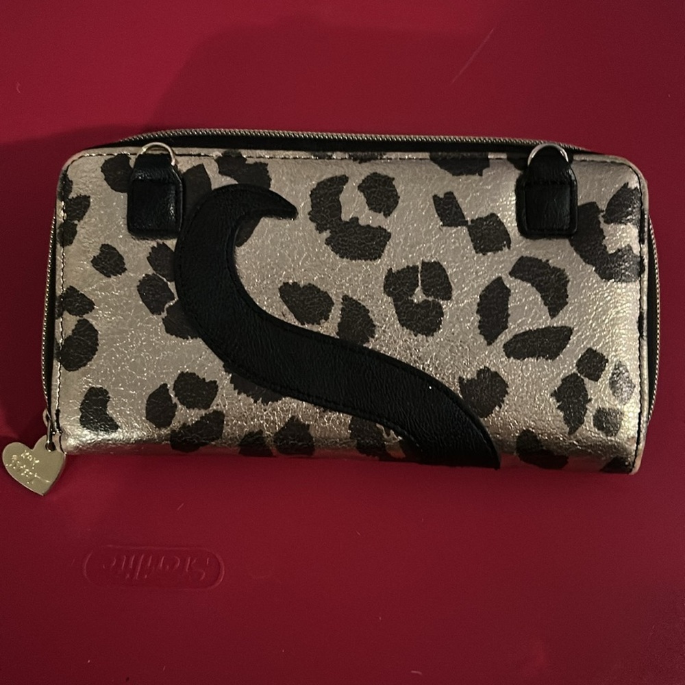 Betsy Johnson cat wallet - Picture 2 of 3
